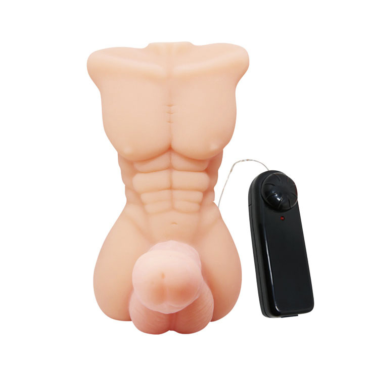  Cửa hàng bán Cu giả có rung gắn thân người đàn ông hàng mới về